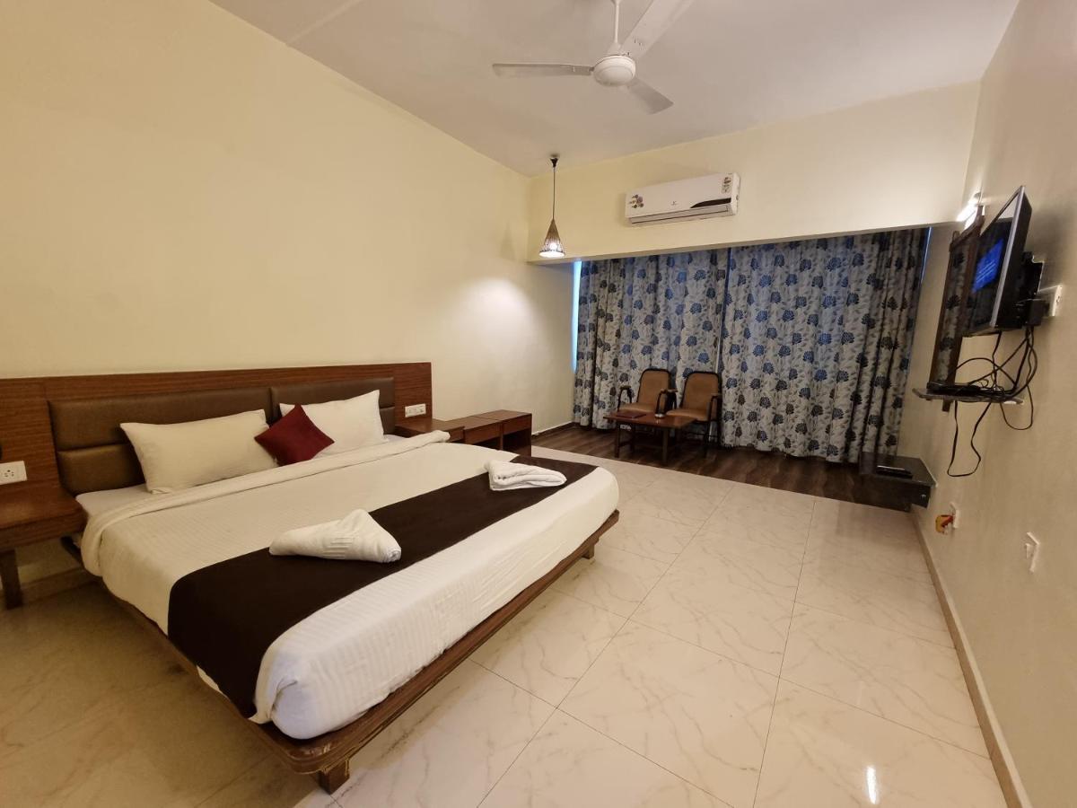Hotel Lions Den لونافالا المظهر الخارجي الصورة