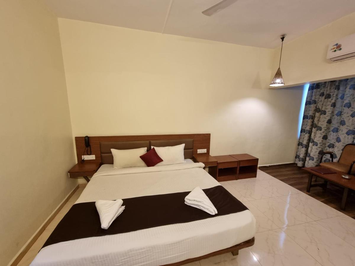 Hotel Lions Den لونافالا المظهر الخارجي الصورة