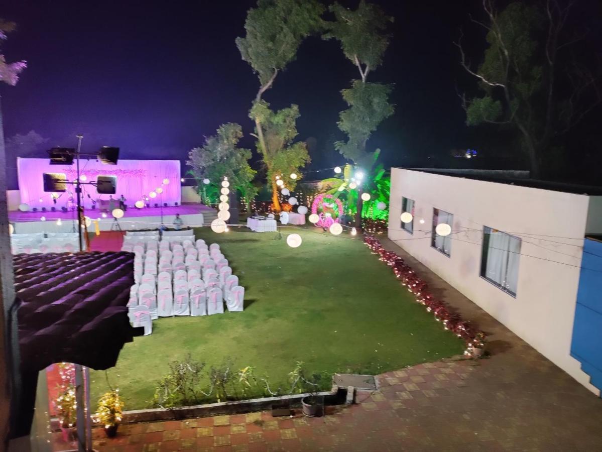 Hotel Lions Den لونافالا المظهر الخارجي الصورة