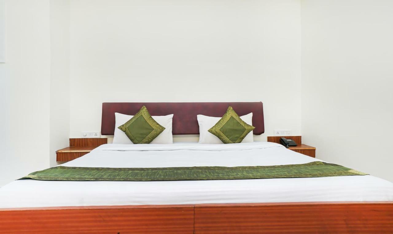 Hotel Lions Den لونافالا المظهر الخارجي الصورة